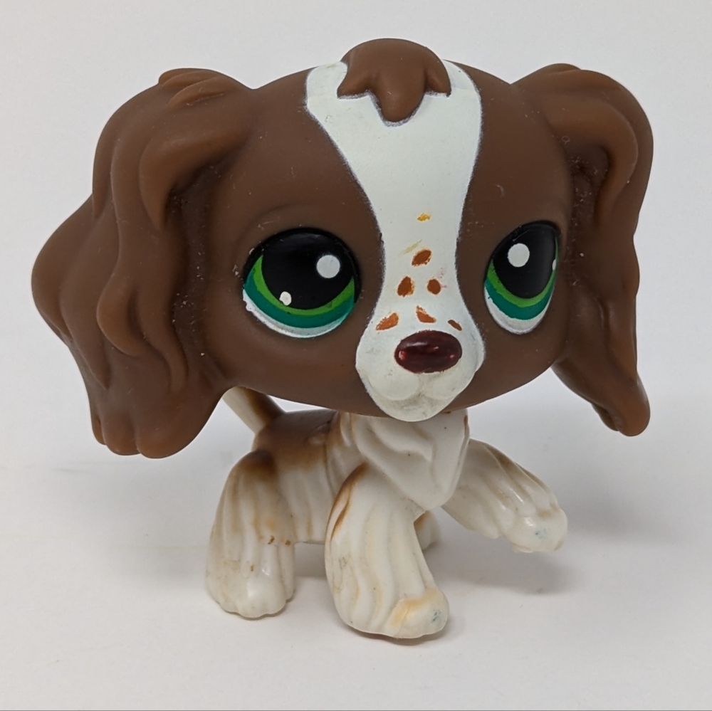Littlest Pet Shop Brown LPS Cocker Spainel White Puppy Figure with Green Eyes